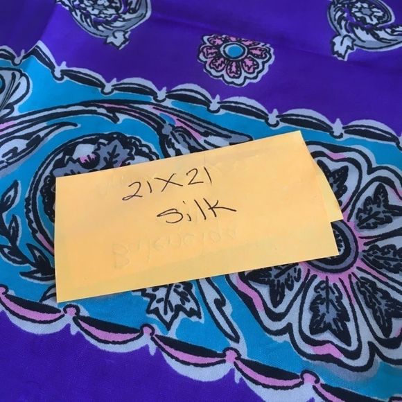 Gorgeous Classic Vintage Silk Scarf - Picture 2 of 2